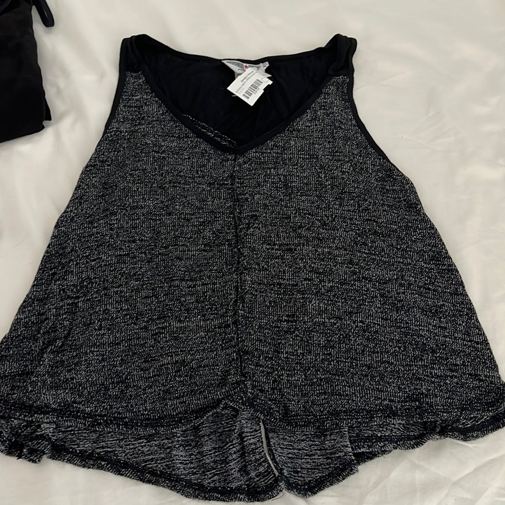 Hard Tail Triangle Crop Top Tank XS. NWT - Picture 1 of 8